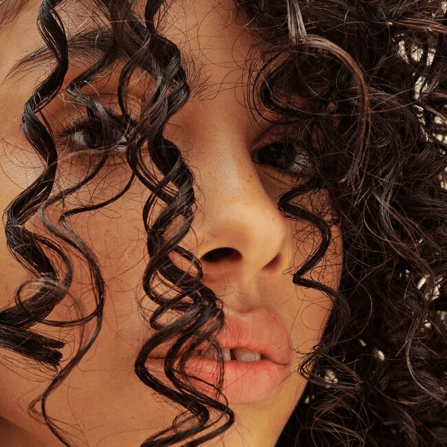 AG Care Curl Trigger Defining Spray to damp curly hair – curl-enhancing spray for fine hair